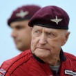 Sbarco in Normandia ex soldato Jack Hutton si lancia col paracadute a 89 anni054