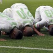 Belgio-Algeria 2-1: i calciatori algerini pregano Allah anche dopo il gol FOTO