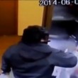 Cile, ascensore impazzito sale 30 piani in 15 secondi: ferito un uomo (video)