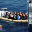 Gommone si ribalta: almeno 10 immigrati morti al largo della Libia (foto) 2