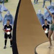 Jennifer Lopez, body scollatissimo di paillettes verdi all'apertura dei Mondiali12