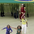 Jennifer Lopez, body scollatissimo di paillettes verdi all'apertura dei Mondiali09