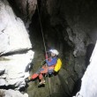 Speleologo intrappolato in una grotta in Germania 02