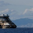 La Costa Concordia a Genova: l'ultimo viaggio è finito (foto)