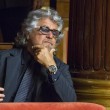Beppe Grillo in tribuna al Senato assiste al dibattito09