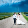 Canada, tornado sta per irrompere sulle nozze02
