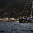 Costa Concordia, la Rainbow Warrior di Greenpeace al Giglio05