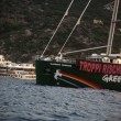 Costa Concordia, la Rainbow Warrior di Greenpeace al Giglio08