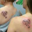 Mamma e figlia unite dallo stesso tatuaggio05