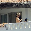 Pamela Anderson in Sardegna di nuovo col marito Rick Salomon01