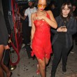 Rihanna, seno in vista in discoteca: il vestito è trasparente15