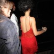 Rihanna, seno in vista in discoteca: il vestito è trasparente12