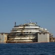 Costa Concordia verso Genova martedì 22. Prua a galla, curiosi via FOTO-VIDEO 5