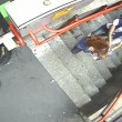 Sesto San Giovanni, borseggiatori in metro incastrati da un agente al bar (foto)