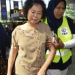 Aereo Malaysia abbattuto: familiari piangono le vittime12