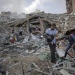 Gaza, il crollo del palazzo di 12 piani abbattuto dai missili israeliani02