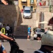 Bari, auto su scalinata: turisti australiani seguivano il navigatore FOTO 2