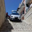 Bari, auto su scalinata: turisti australiani seguivano il navigatore FOTO 3