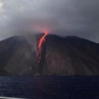 Stromboli, vulcano erutta: forti esplosioni, lava fino in mare FOTO-VIDEO 2