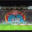 Legia Varsavia ultras: un maiale simbolo dell'Uefa nella coreografia VIDEO