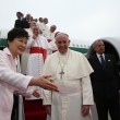 Papa Francesco arriva in Corea del Sud: ma Pyongyang spara razzi in mare