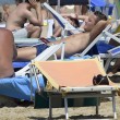 Francesco Totti gioca e coccola i figli Cristian e Chanel in spiaggia a Sabaudia 11