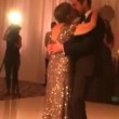 Madre malata di cancro balla per l'ultima volta al matrimonio del figlio: video commuove il web7