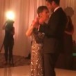 Madre malata di cancro balla per l'ultima volta al matrimonio del figlio: video commuove il web06