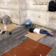 Milano, bimbi dormono per terra in stazione. Silvia Sardone (FI) li fotografa 04