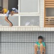 Cina, si nasconde sotto al balcone dell'11 piano per non fare i compiti03
