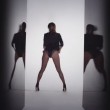 Jennifer Lopez e Iggy Azalea hot nel video Booty: olio su lato b, calze a rete 1
