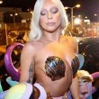 Lady Gaga conchiglie sui seni02