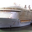 Oasis of the Seas, arrivata a Civitavecchia la nave crociera più grande al mondo01