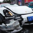 Cina, esce dal concessionario con la sua Porsche e la distrugge02