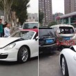 Cina, esce dal concessionario con la sua Porsche e la distrugge03