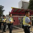 Hong Kong, polizia rimuove barricate studenti senza la tenuta antisommossa4