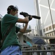 Hong Kong, polizia rimuove barricate studenti senza la tenuta antisommossa08