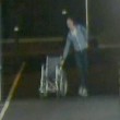 Gb, il finto invalido si lega all'auto con la sedia a rotelle: l'amica lo trascina VIDEO, FOTO04