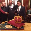 Berlusconi, compleanno con "torta-corona" insieme a Pascale e Noemi Letizia