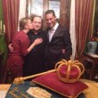 Berlusconi, compleanno con "torta-corona" insieme a Pascale e Noemi Letizia
