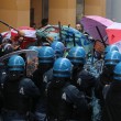 Bologna, Ignazio Visco all'università, scontri centri sociali-polizia02