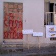 Comiso (Ragusa): Paolo e Pina Iacono si fanno murare in casa per evitare lo sfratto 02