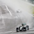 Gp Giappone F1, vince Hamilton. Incidenti per Sutil e Bianchi, grave il pilota 3