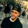 Justin Bieber senza casco in motorino a Firenze02