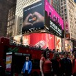 Pubblicità Pornub a Times Square: "All you need is hand". E si canta...VIDEO2