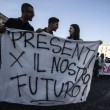 Scuola, studenti in piazza contro rifotrma Renzi. A Milano letame alla Cattolica 5