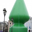 Parigi. Sex toy di 24 metri in Place Vendome? No, un albero d'artista FOTO 2