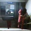 Gb, rubano monitor della stazione: i ladri indossano pantaloni a pois e leggins rosa02