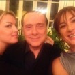 Vladimir Luxuria a cena da Berlusconi e Francesca Pascale: il selfie FOTO