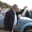 Pepe Mujica, il presidente Uruguay si reca alle urne in Maggiolino3